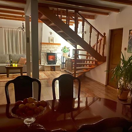 Casuta-Lacului Unciuc Bagian luar foto