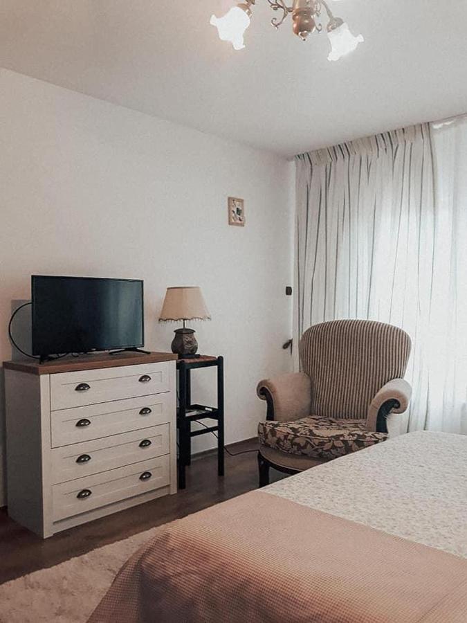 Casuta-Lacului Unciuc Bagian luar foto