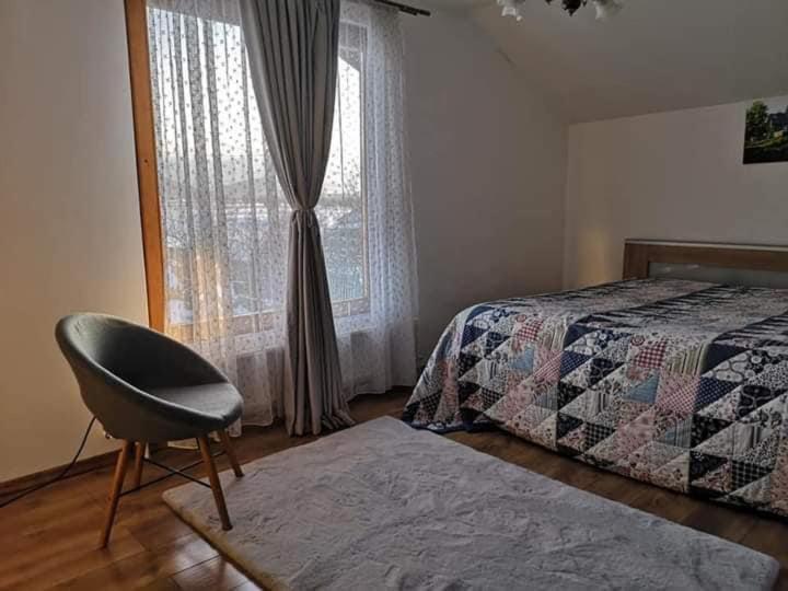 Casuta-Lacului Unciuc Bagian luar foto