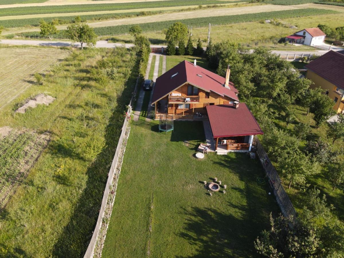 Casuta-Lacului Unciuc Bagian luar foto