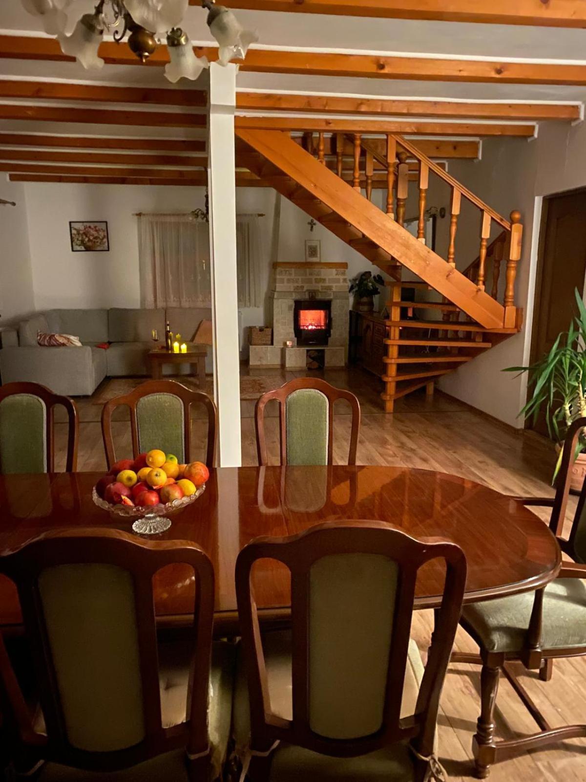 Casuta-Lacului Unciuc Bagian luar foto