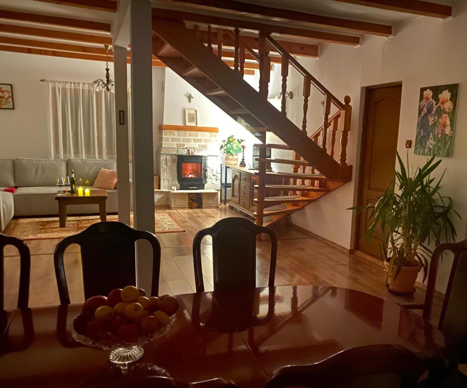 Casuta-Lacului Unciuc Bagian luar foto