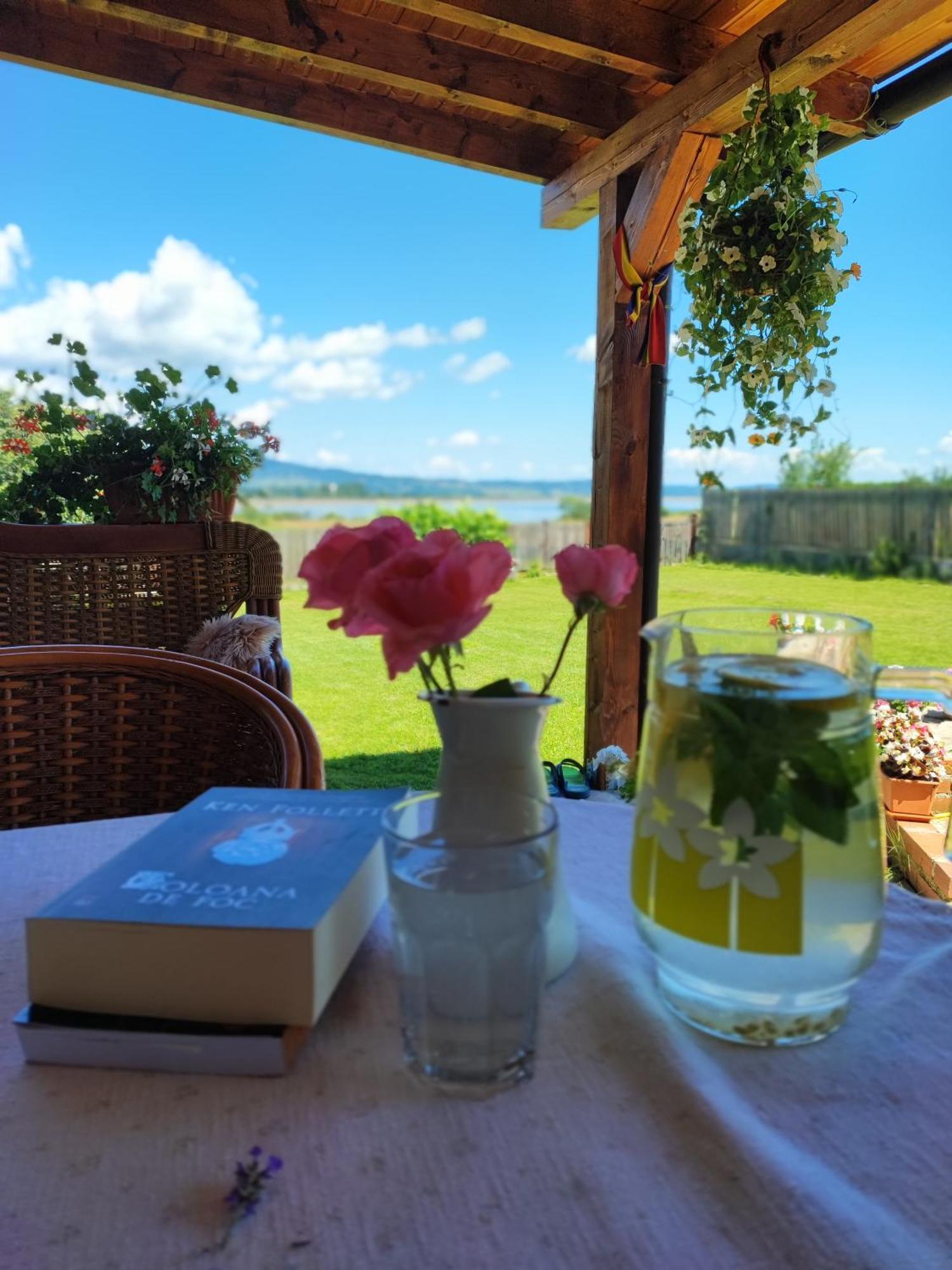 Casuta-Lacului Unciuc Bagian luar foto
