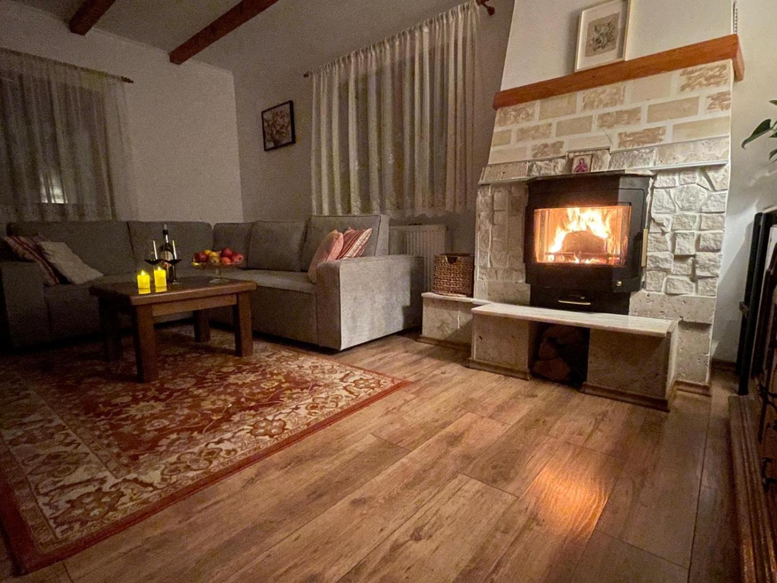Casuta-Lacului Unciuc Bagian luar foto